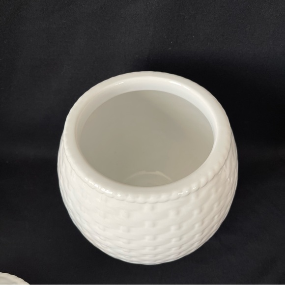 Egg Shaped Canister with Bunny on top - Basket Weave - Picture 3 of 8